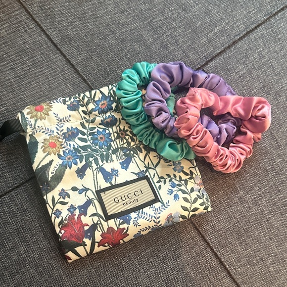 Gucci Floral Pouch with Purple and Green Scrunchies - Picture 1 of 3